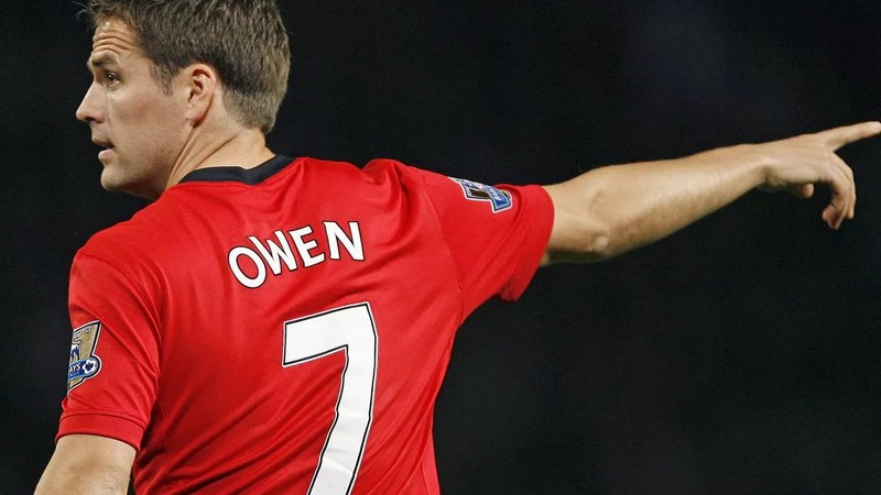 Và cả Michael Owen, người đã từng chơi cho cả Liverpool lẫn MU