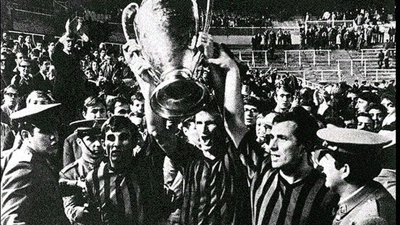 Câu lạc bộ bóng đá Milan là một trong những đội bóng lâu đời nhất thế giới